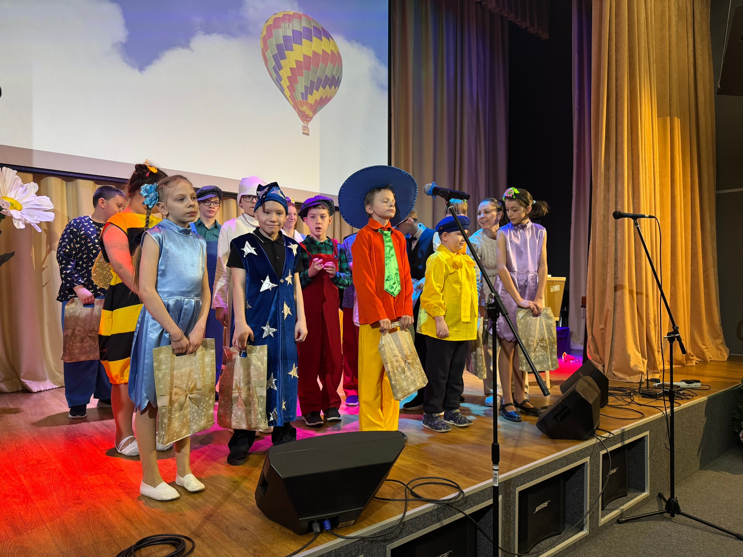 16 декабря на площадке Областного центра реабилитации инвалидов состоялась театральная постановка «Приключение Незнайки и его друзей» — яркое, доброе и вдохновляющее событие